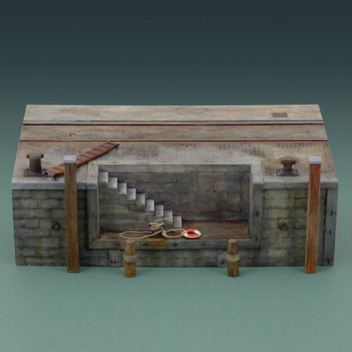 ITALERI DOCK WITH STAIRS